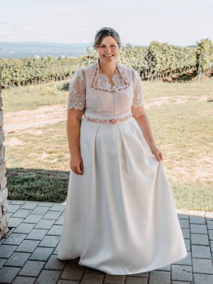 große-groeßen-hochzeitsdirndl-braut-rheinhessen