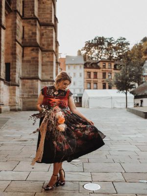 Hochzeitsdirndl für curvige Bräute, individuelle Maßanfertigung